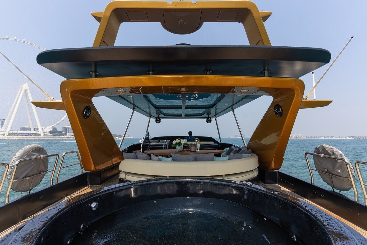 View 4: Azimut Anna