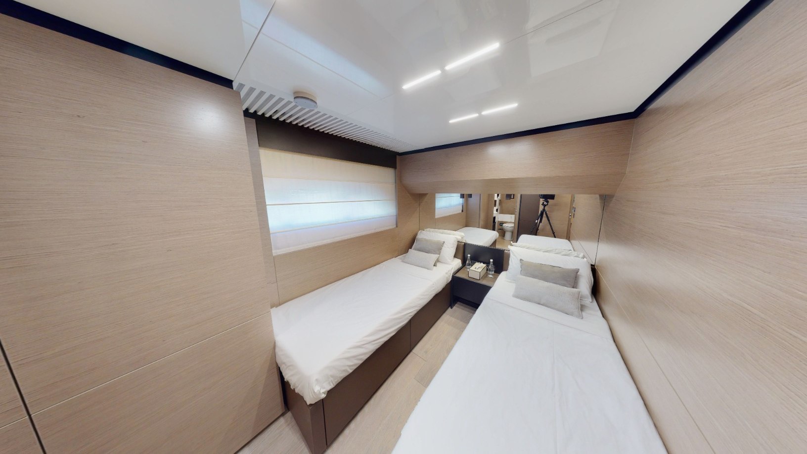 View 9: Ferretti 78 ft