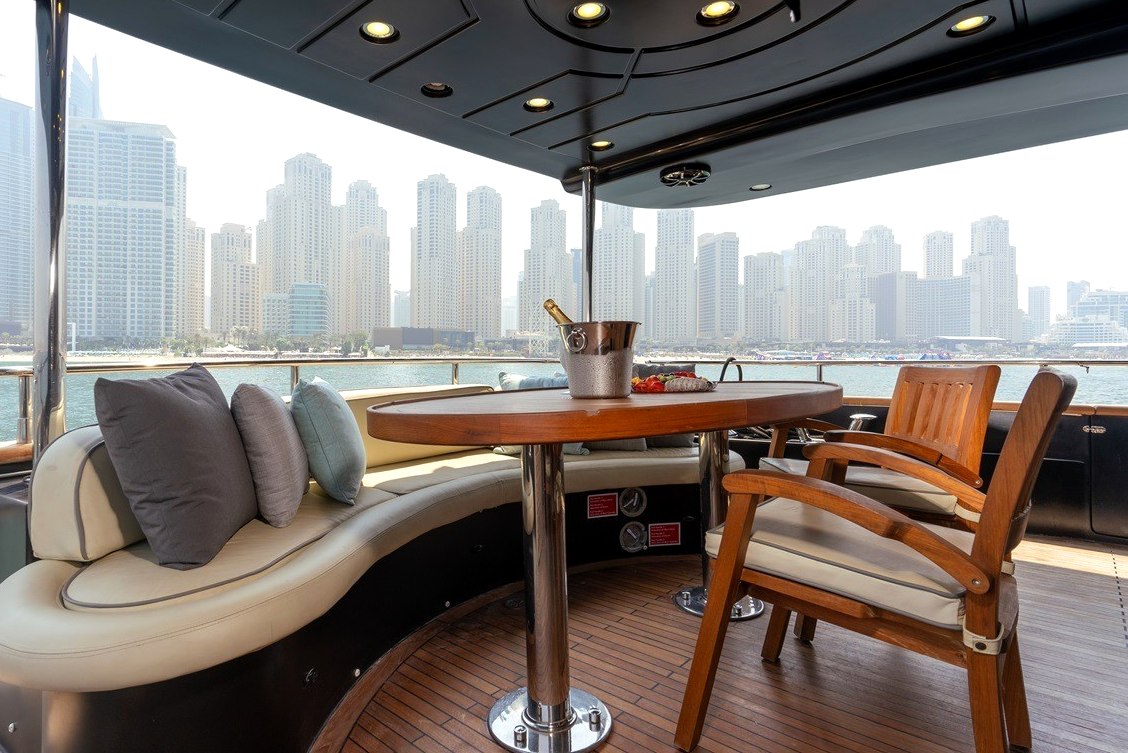 View 7: Azimut Anna