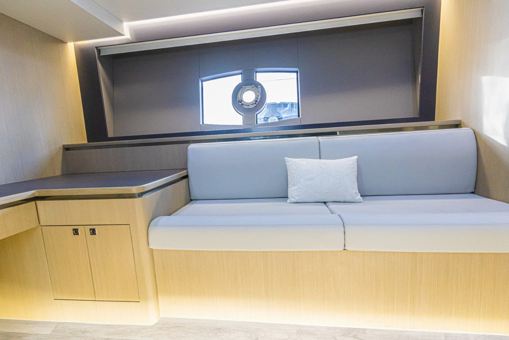 View 5: Sky Walker Axa