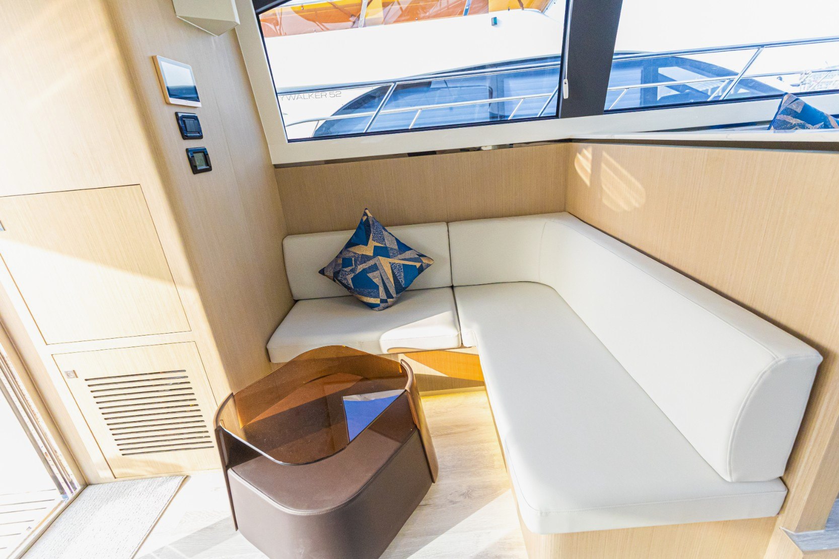 View 6: Sky Walker Axa