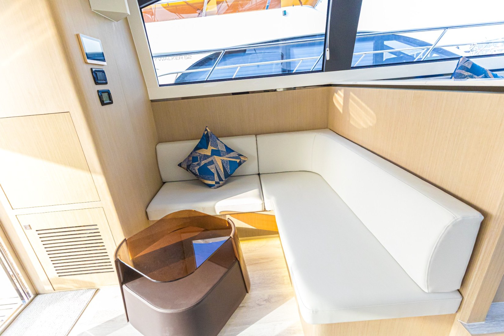 View 4: Sky Walker Axa