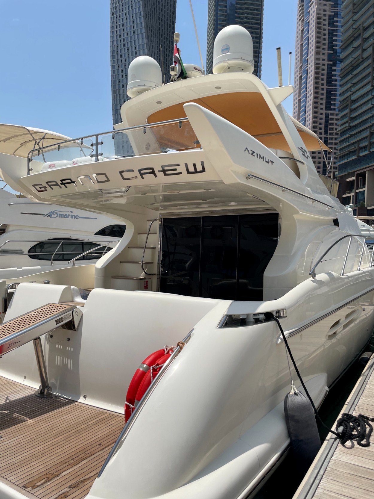 View 2: Azimut Grand Crew