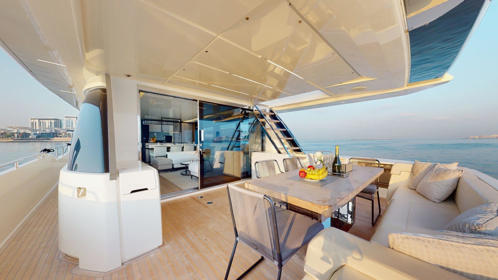 View 6: Ferretti 78 ft