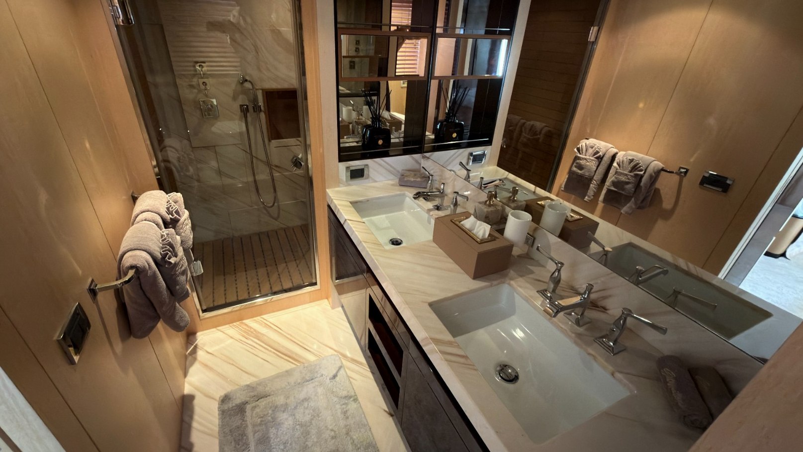 View 16: Azimut Satisfaction