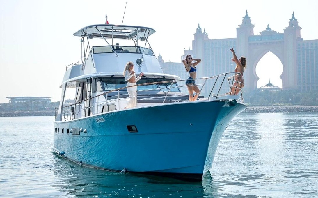 Vogue Hatteras, 64 ft