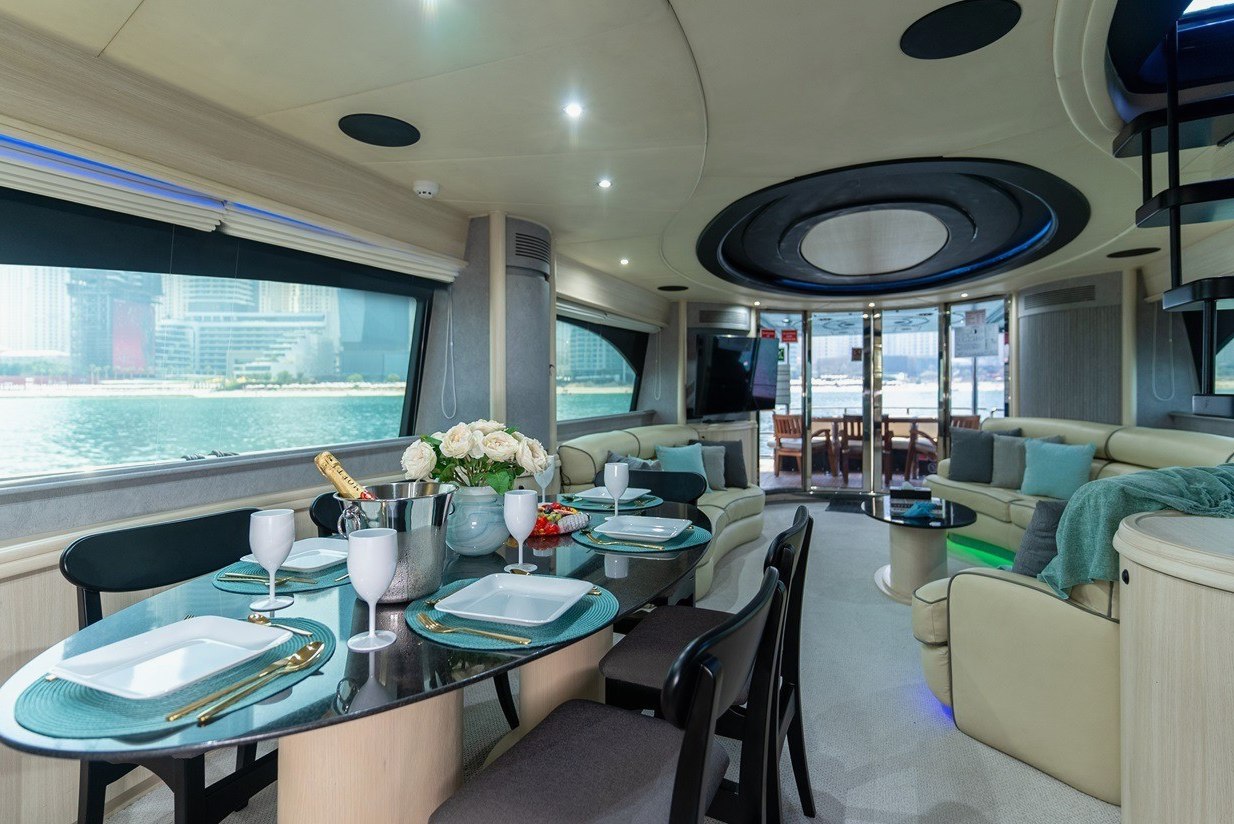 View 13: Azimut Anna