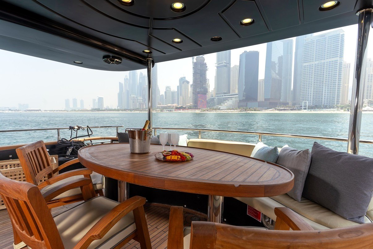 View 14: Azimut Anna