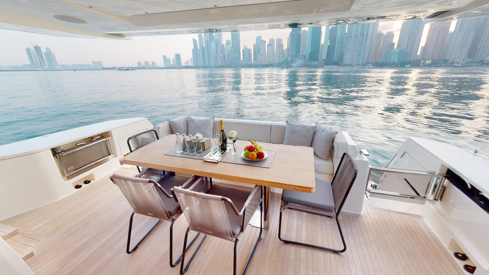View 16: Ferretti 78 ft