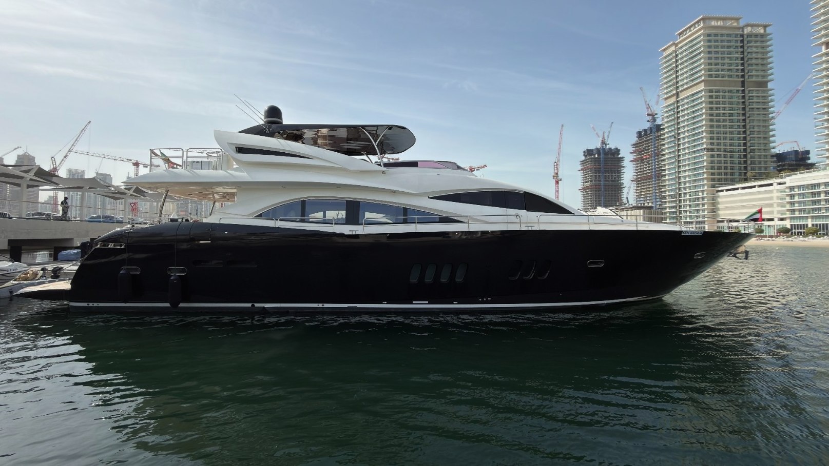 Sunseeker Aarna, 90 ft