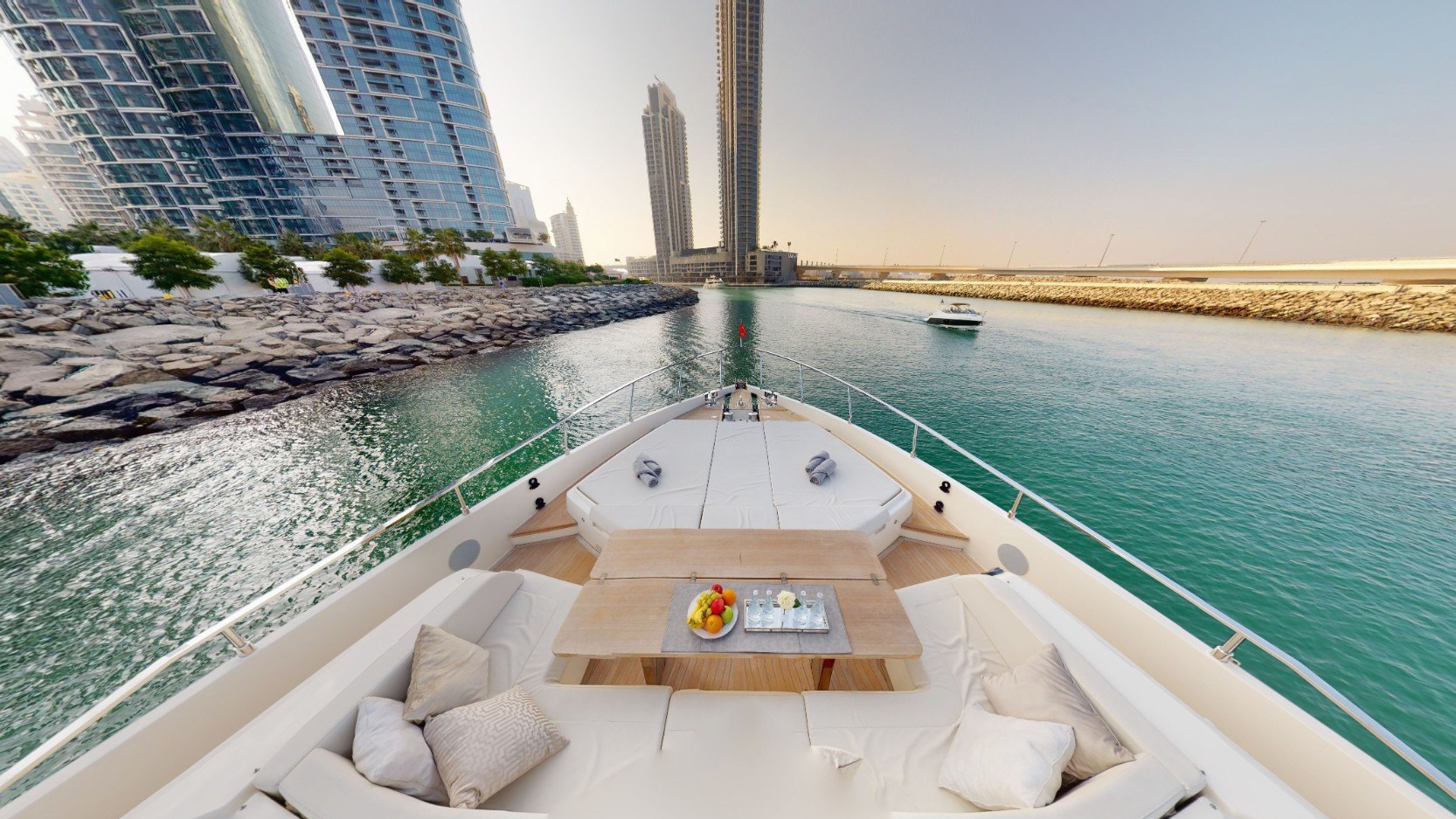 View 15: Ferretti 78 ft