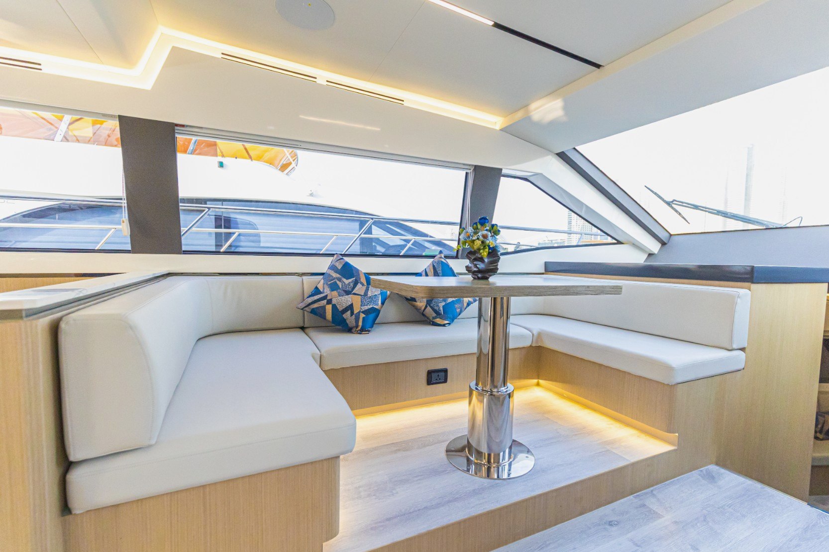 View 7: Sky Walker Axa