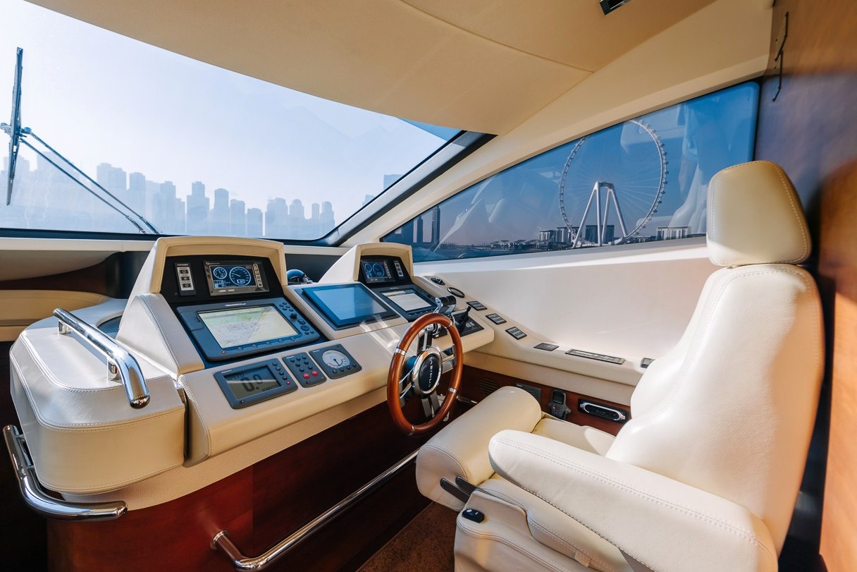 View 16: Azimut Viktoria
