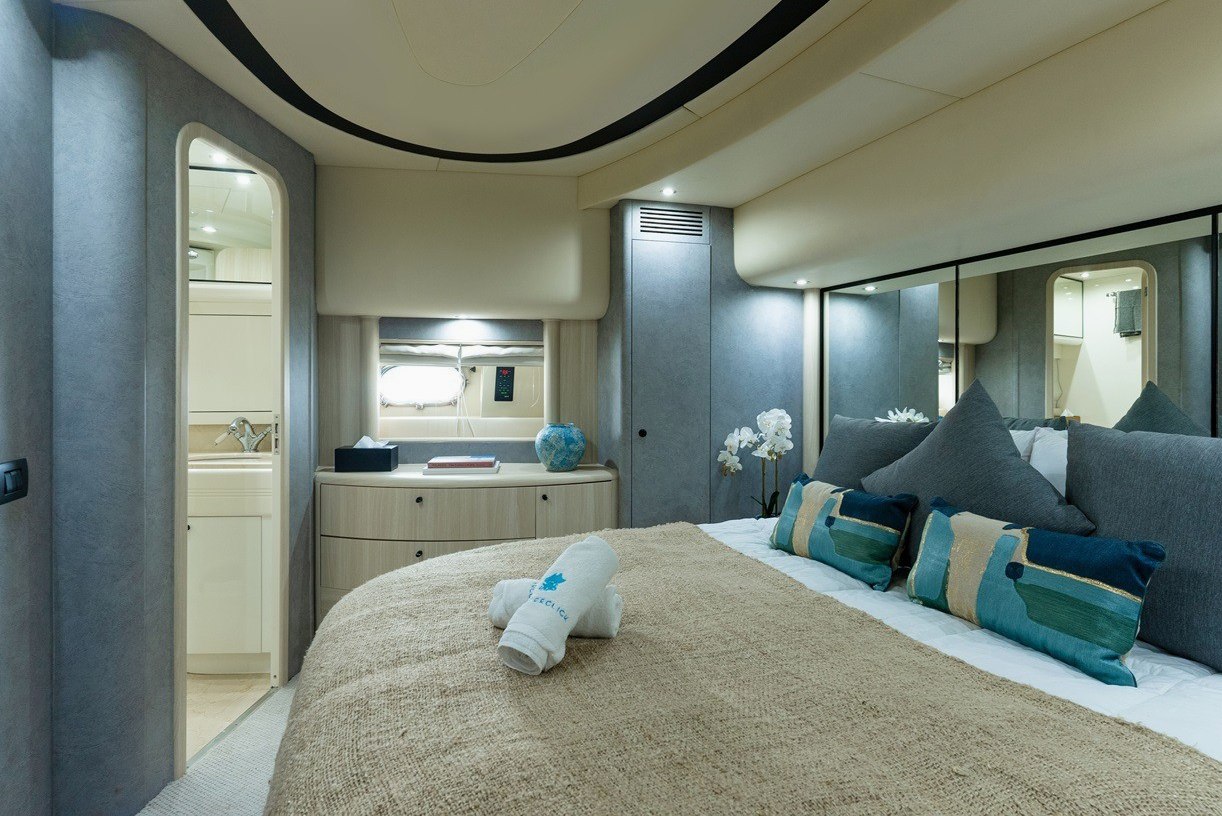 View 9: Azimut Anna