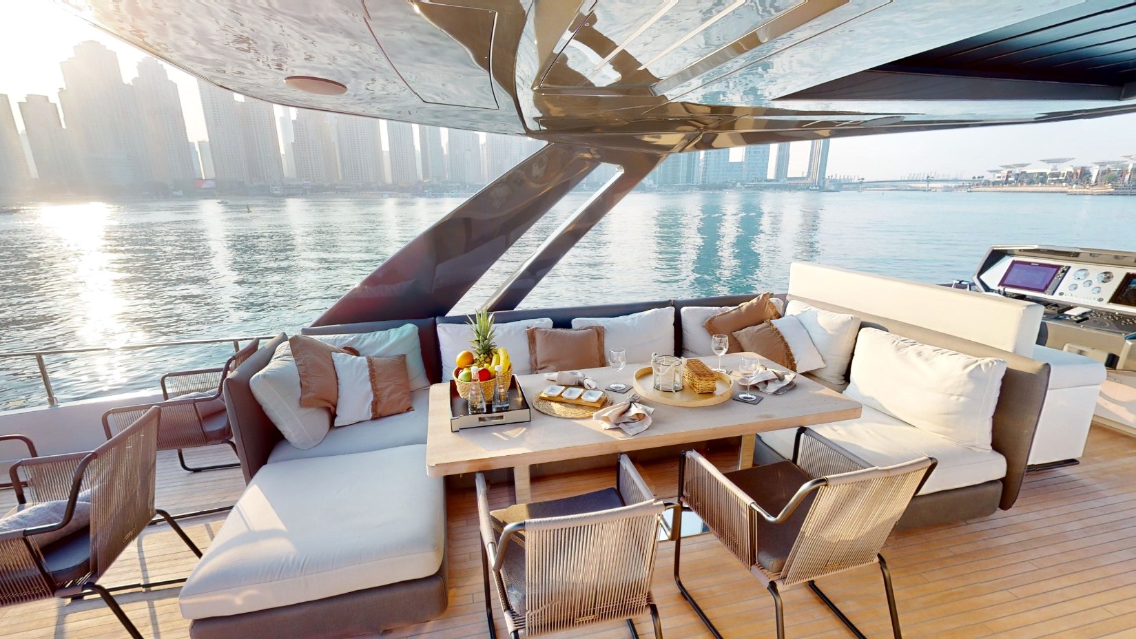 View 2: Ferretti 78 ft