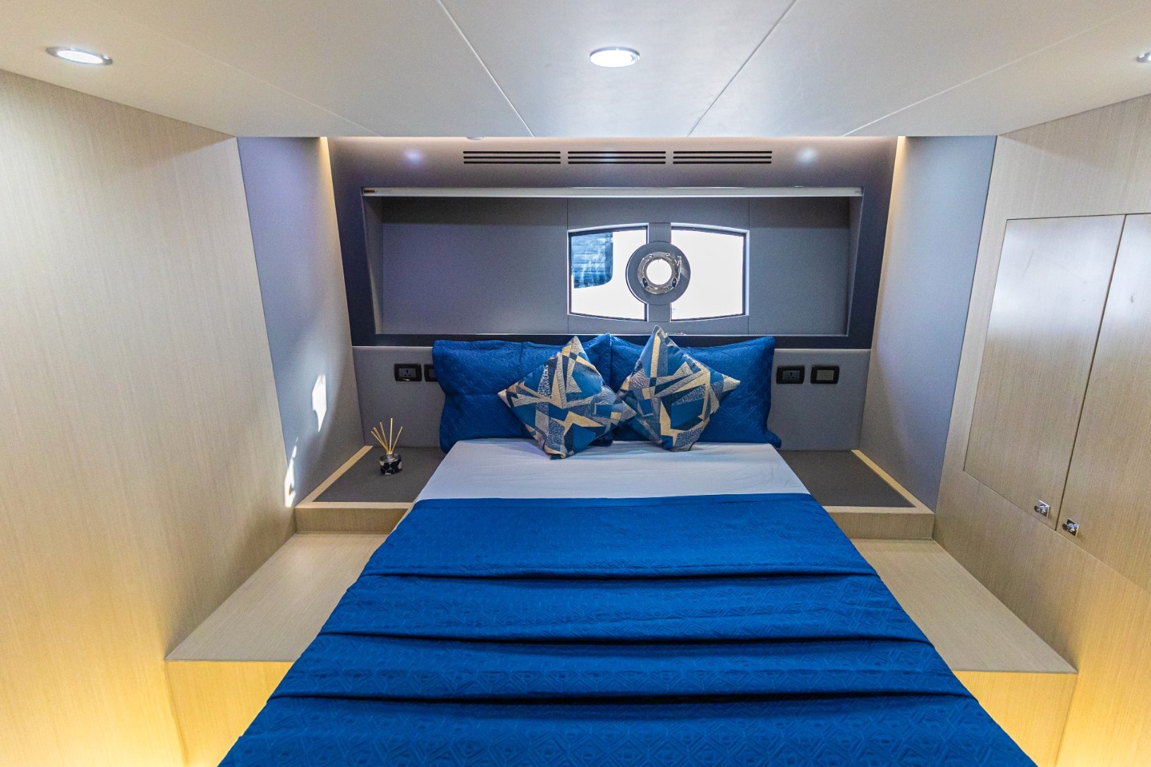 View 9: Sky Walker Axa