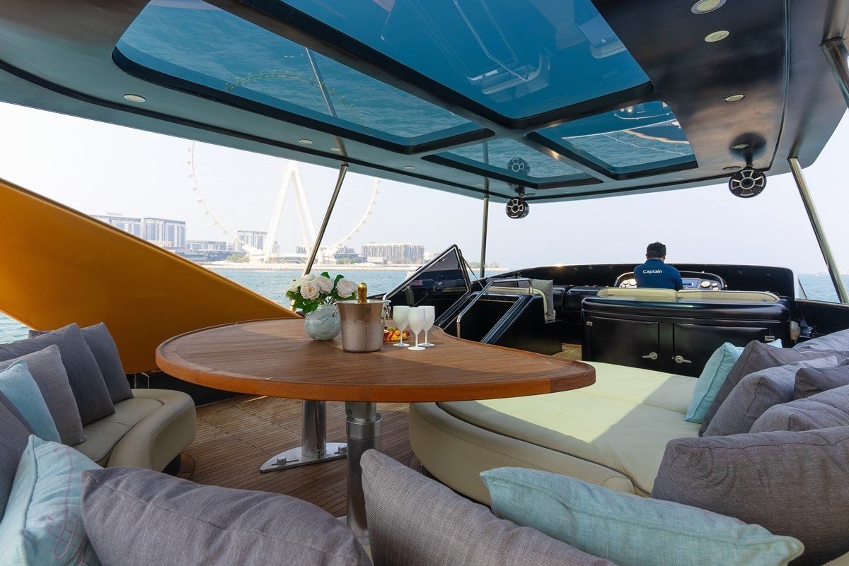 View 12: Azimut Anna