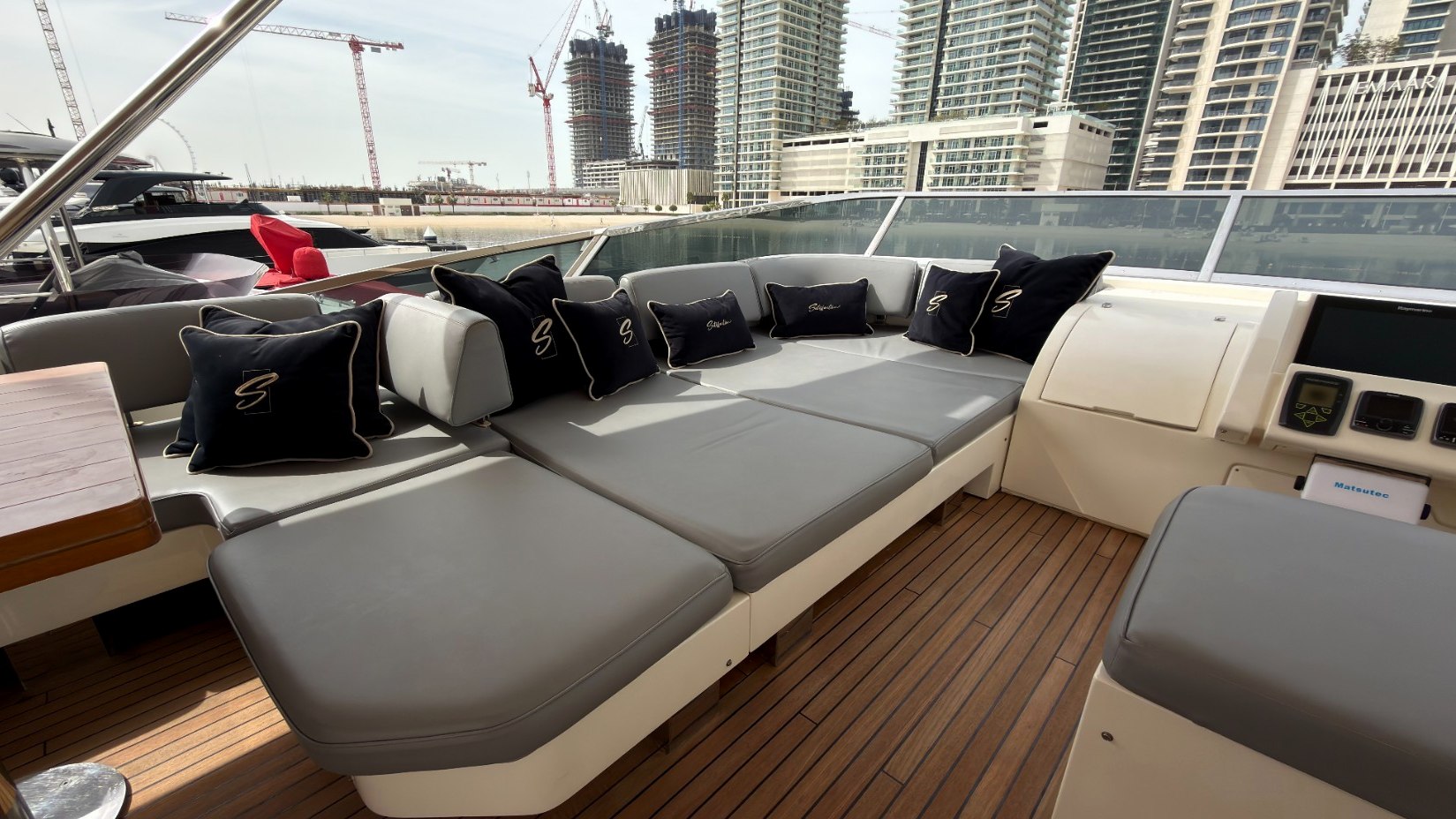 View 12: Azimut Satisfaction
