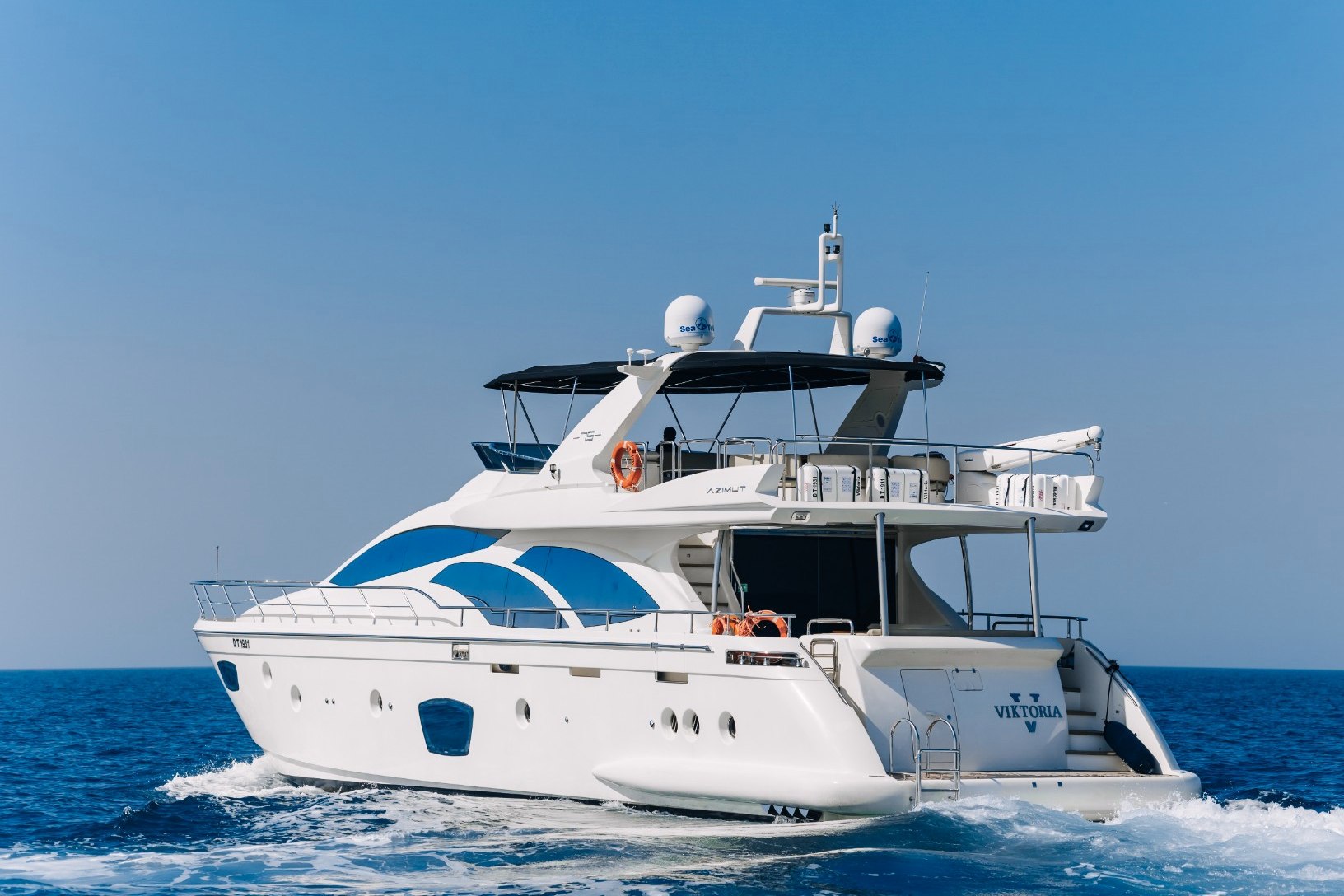 View 2: Azimut Viktoria